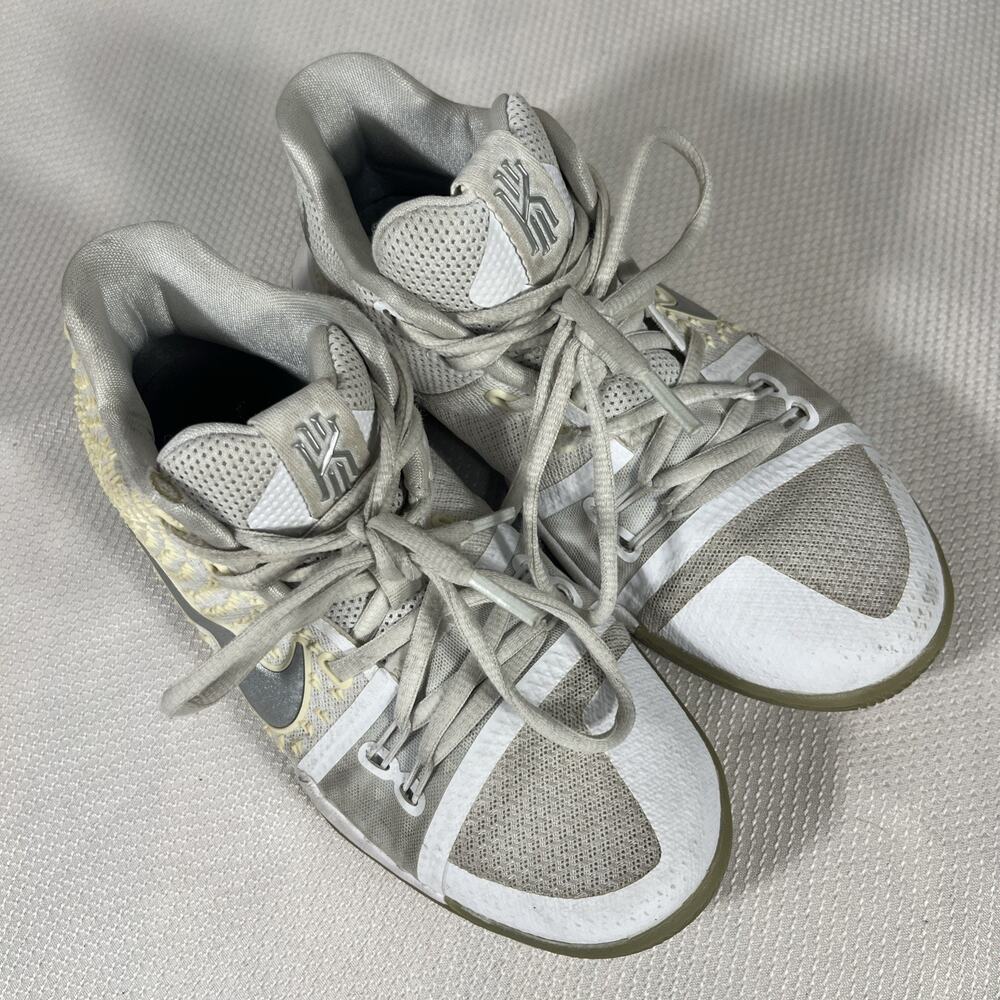 Youth 2017 Nike Zoom Kyrie 2 White Chrome Lace-up Basketball Shoes, Size Youth 4